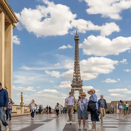 Veeve - Sketching The Skies Paris
